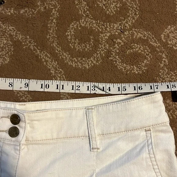 NY&Co cuffed off-white jeans shorts. Sz 12 - Picture 2 of 7